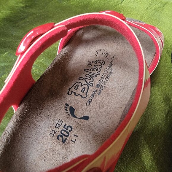 Birki's Red Hibiscus Sandals with Buckles for Girls - Picture 4 of 8